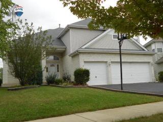 2092 Whitethorn Dr, Aurora, IL 60503-5432