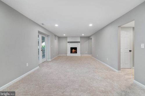 14676 Alps Dr, Woodbridge VA  22193-3322 exterior