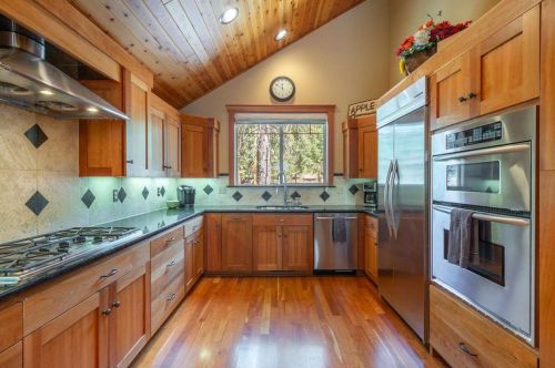 11090 Sitzmark Way, Truckee CA  96161-6128 exterior