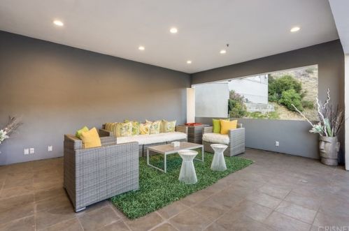 1652 Gladys Dr, Glendale CA  91206-1616 exterior