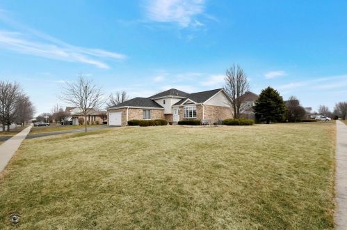 2750 Daniel Lewis Dr, Mokena, IL 60451-2554