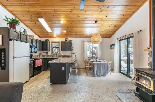 12555 Hillside Dr, Truckee CA  96161-6330 exterior