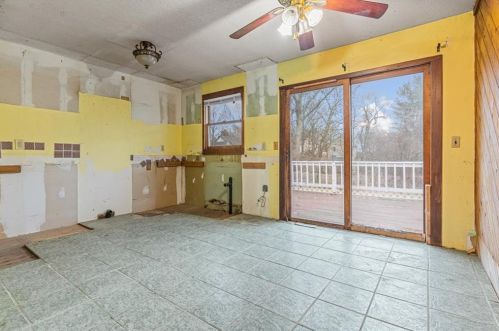 8 Clay St, Hopkinton RI  02804-1602 exterior