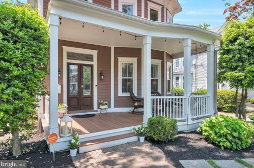 218 Chestnut St, Tavistock, NJ 08033-1815