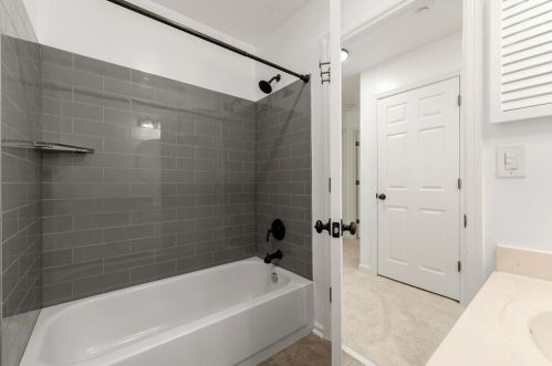 250 Crab Orchard Way, Roswell GA  30076-2352 exterior