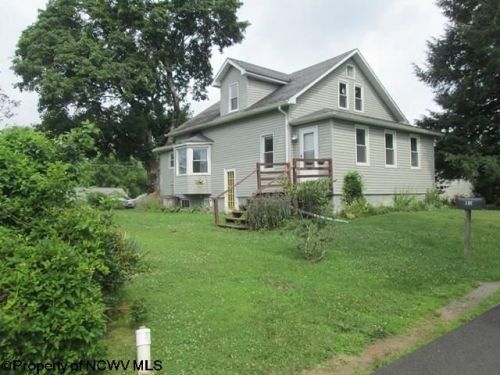 11 Moore St, Elkins, WV 26241-3620