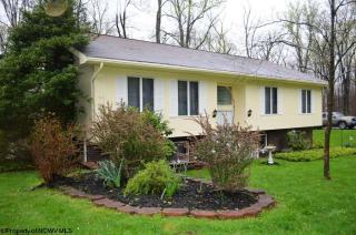 72 Candlelight Dr, Morgantown, WV 26508-8125