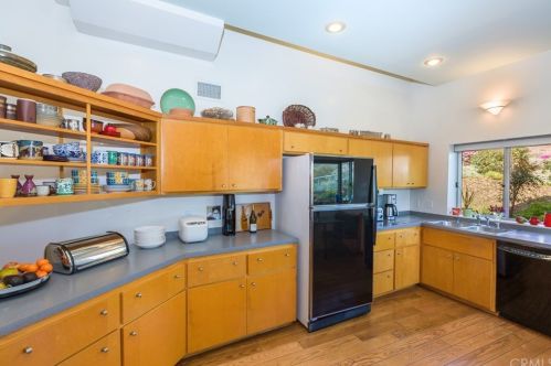 2025 Mt Vernon Ave, Riverside CA  92507-2528 exterior