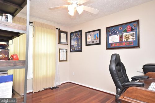 1630 Poplar Grove Dr, Herndon VA  20194-1738 exterior