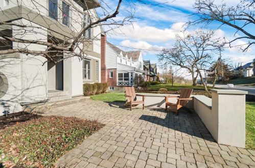 3918 Devonshire Dr, Cincinnati, OH 45226-1301