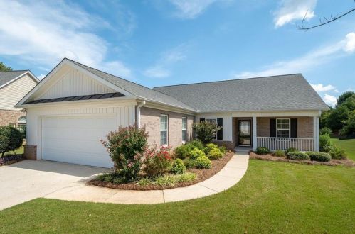 38 Watersedge Ct, Jefferson, GA 30549-7054