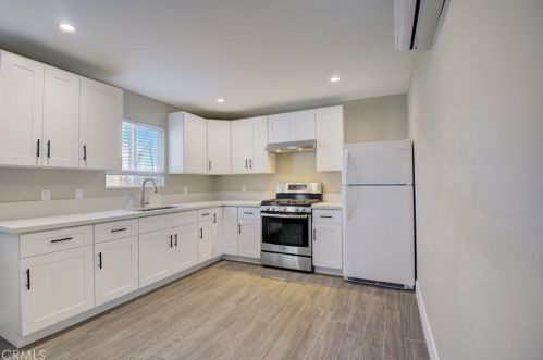 1518 Cochran St, Simi Valley CA 93065-2047 exterior