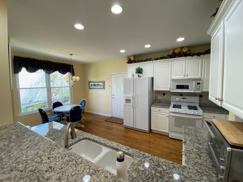 299 Ridge Rd, North Aurora, IL 60542-9172