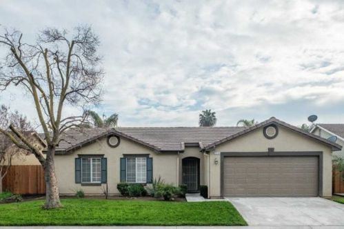 5240 Blossom Ln, Fresno, CA 93725-0909