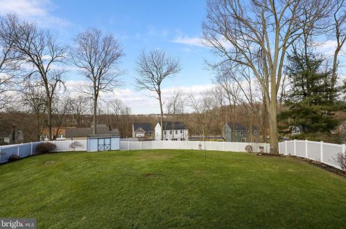 15 Rosewood Dr, Lancaster PA  17603-9329 exterior