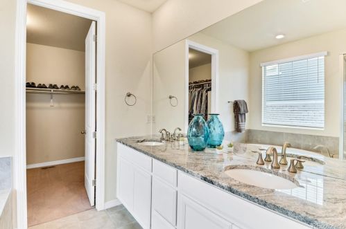 27939 Clifton Pl, Denver CO  80016 exterior