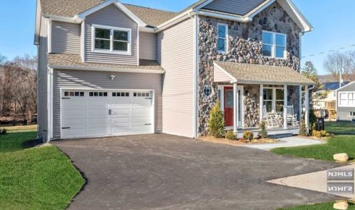 6 Hines Ave, Mahwah, NJ 07430-1125