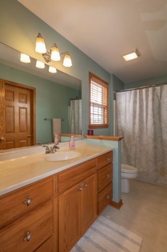 1302 Arneita St, Sycamore IL  60178-1128 exterior