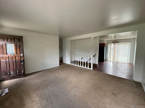 476 Zion St, Aurora, CO 80011-8637