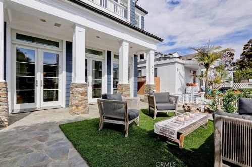 417 5th St, Manhattan Beach, CA 90266-5713