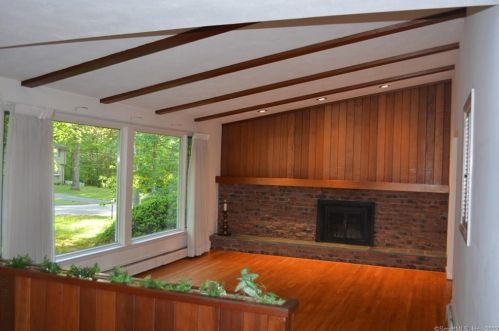 78 Deepwood Dr, Wapping, CT 06074-2909