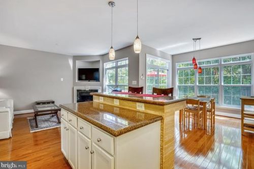 7328 Hampton Manor Pl, Springfield VA  22150-4921 exterior