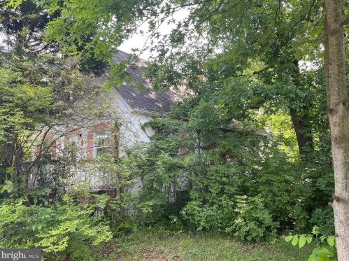 5517 Clifton Rd, Clifton, VA 20124-1035