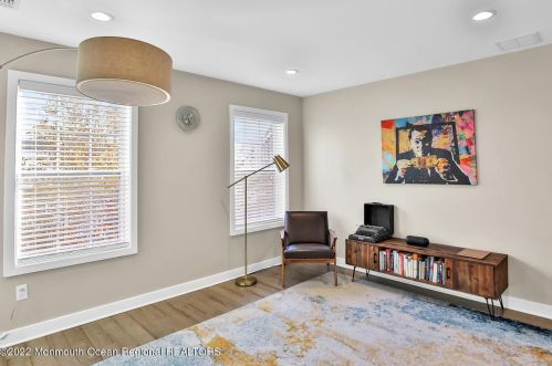 2 River St, Tinton Falls NJ 07701-1324 exterior