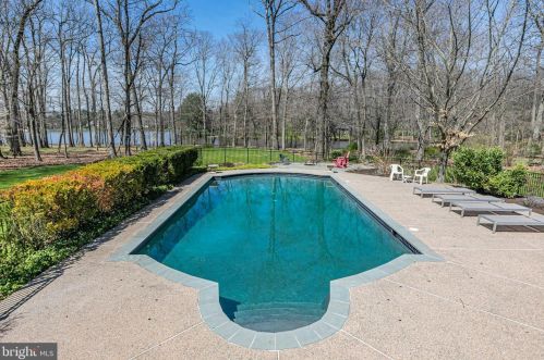 23 Honeybrook Dr, Princeton NJ  08540-7408 exterior