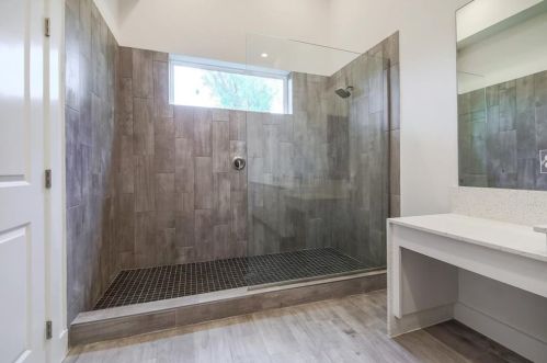 5008 Baker St, Austin TX  78721-1511 exterior