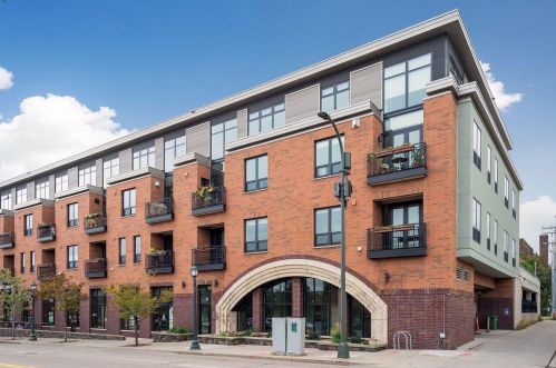 9 Franklin Ave, Minneapolis MN  55404-2518 exterior