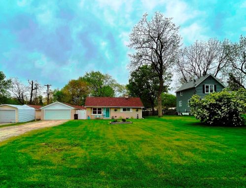8 Davison St, Joliet, IL 60433-1322