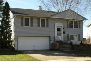 220 Kosan Cir, Streamwood, IL 60107-1120