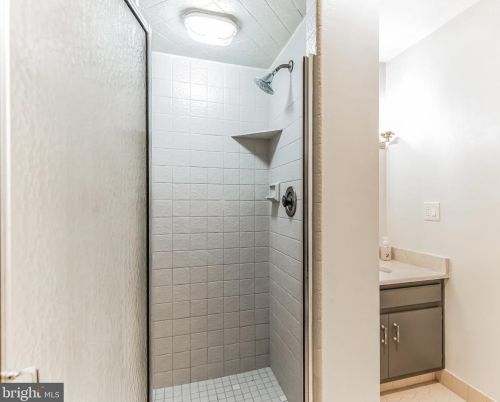 806 Avondale Ave, Tavistock NJ 08033-2809 exterior