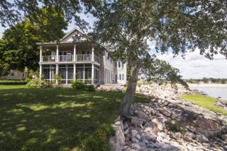6 Guilford Point Dr, Guilford, CT 06437-3413