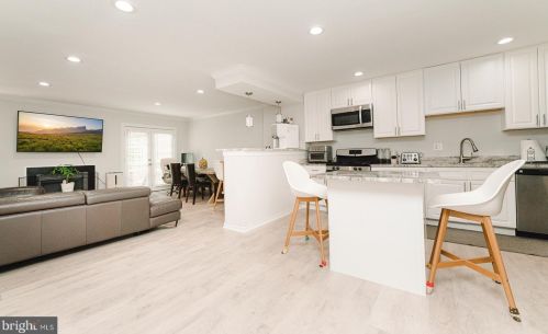 5703 Oakshore Ct, Springfield VA  22015-2250 exterior