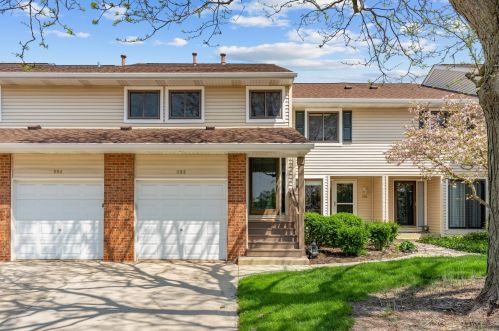 994 Hidden Lake Dr, Buffalo Grove, IL 60089-7504