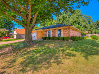141 Rebel Ridge Ct, Yukon, OK 73099-6685