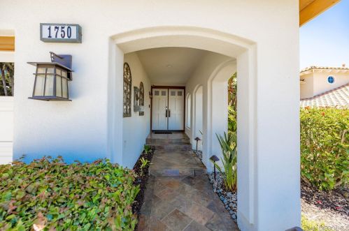 1750 Blackbird Cir, Carlsbad, CA 92011-5008
