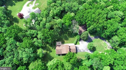 2122 Walnut Bottom Rd, Carlisle PA 17015-9122 exterior