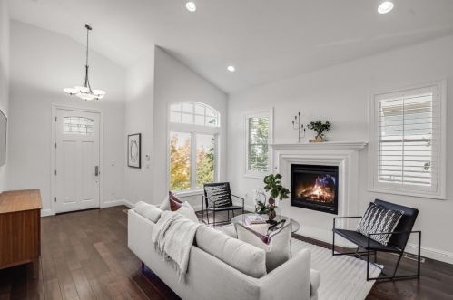 290 Oakview Dr, San Carlos, CA 94070-4537