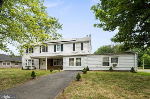 55 Peartree Ln, Willingboro, NJ 08046-2709