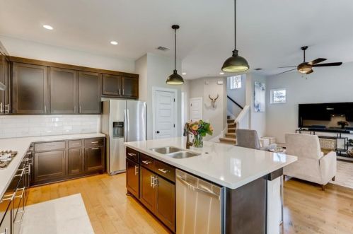 2602 Diaz St, Austin TX  78702-3915 exterior