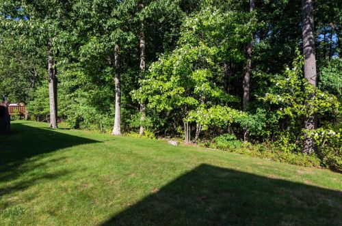 38 Glasgow Cir, Hudson NH  03051-3759 exterior