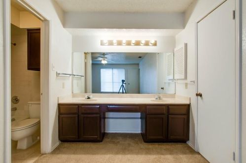 2263 Jackson Cir, Carrollton TX 75006-1655 exterior