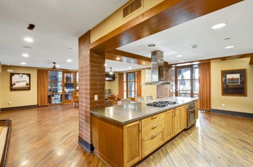 1801 Katella Ave, Anaheim CA  92804-6620 exterior