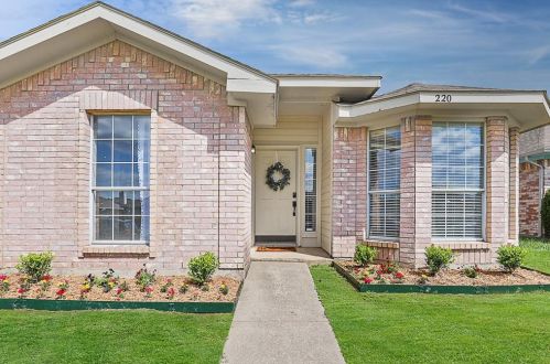 220 Rosewood Ln, Cedar Hill, TX 75104-2930