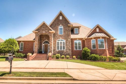 320 Bournemouth Ln, Hermitage, TN 37076-2670