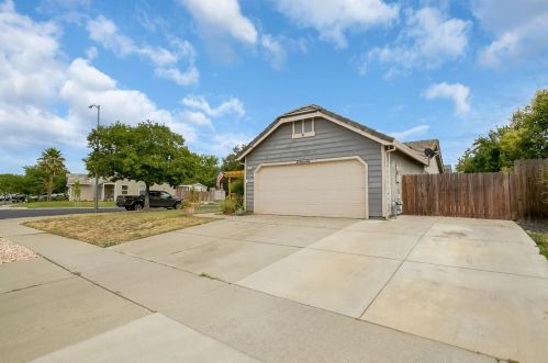 1704 Twisted River Dr, Arboga, CA 95901-8206