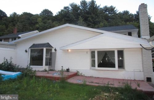 732 1st St, Primrose, PA 17901-3802